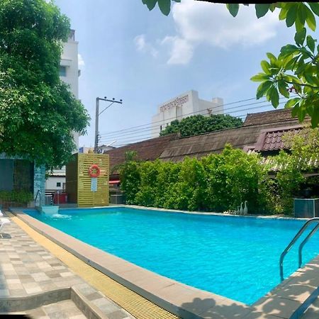 Thapaeplacehotel Чиангмай Экстерьер фото