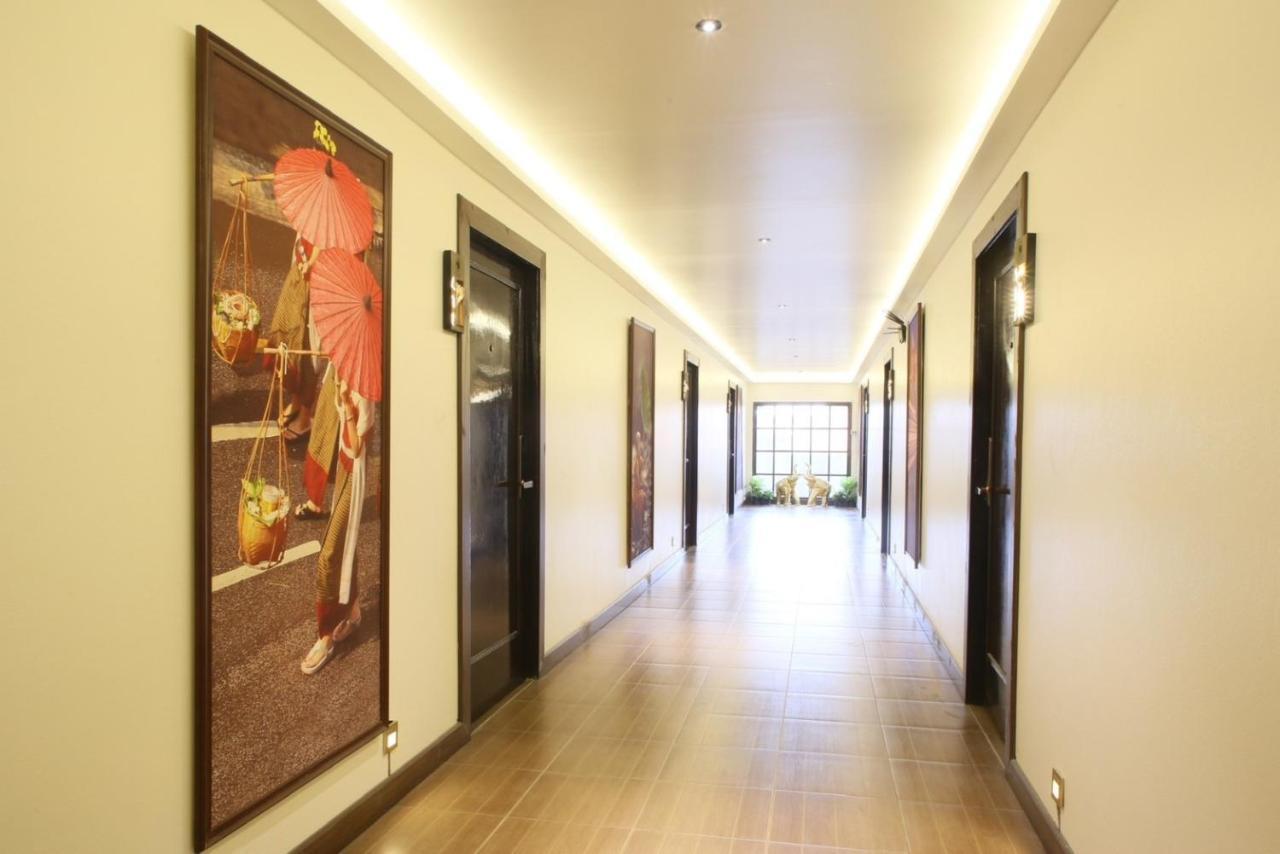 Thapaeplacehotel Чиангмай Экстерьер фото