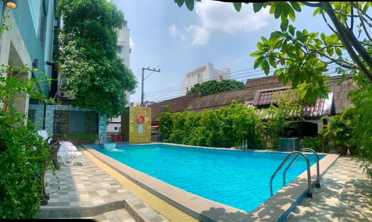 Thapaeplacehotel Чиангмай Экстерьер фото