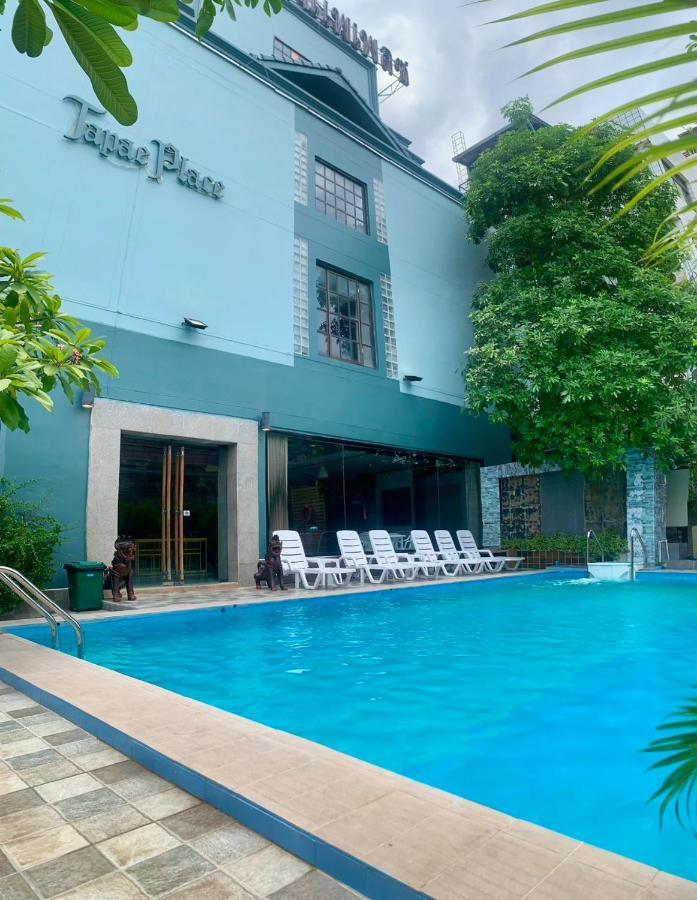 Thapaeplacehotel Чиангмай Экстерьер фото