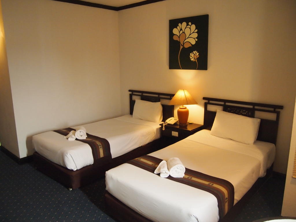 Thapaeplacehotel Чиангмай Номер фото