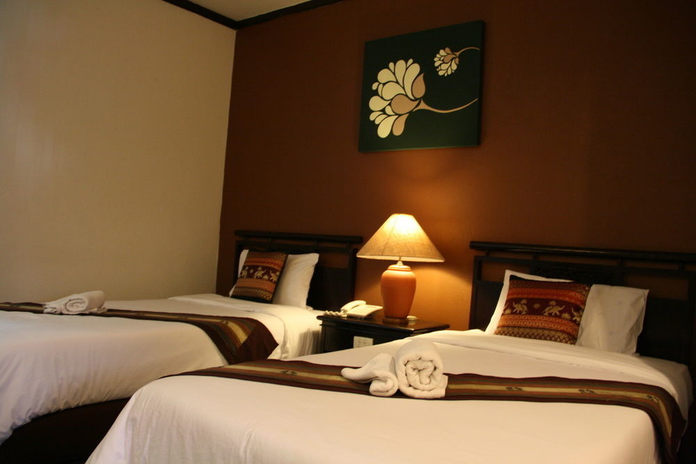 Thapaeplacehotel Чиангмай Экстерьер фото