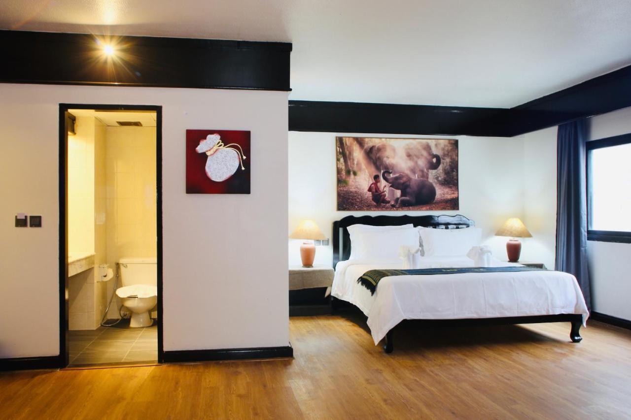 Thapaeplacehotel Чиангмай Экстерьер фото