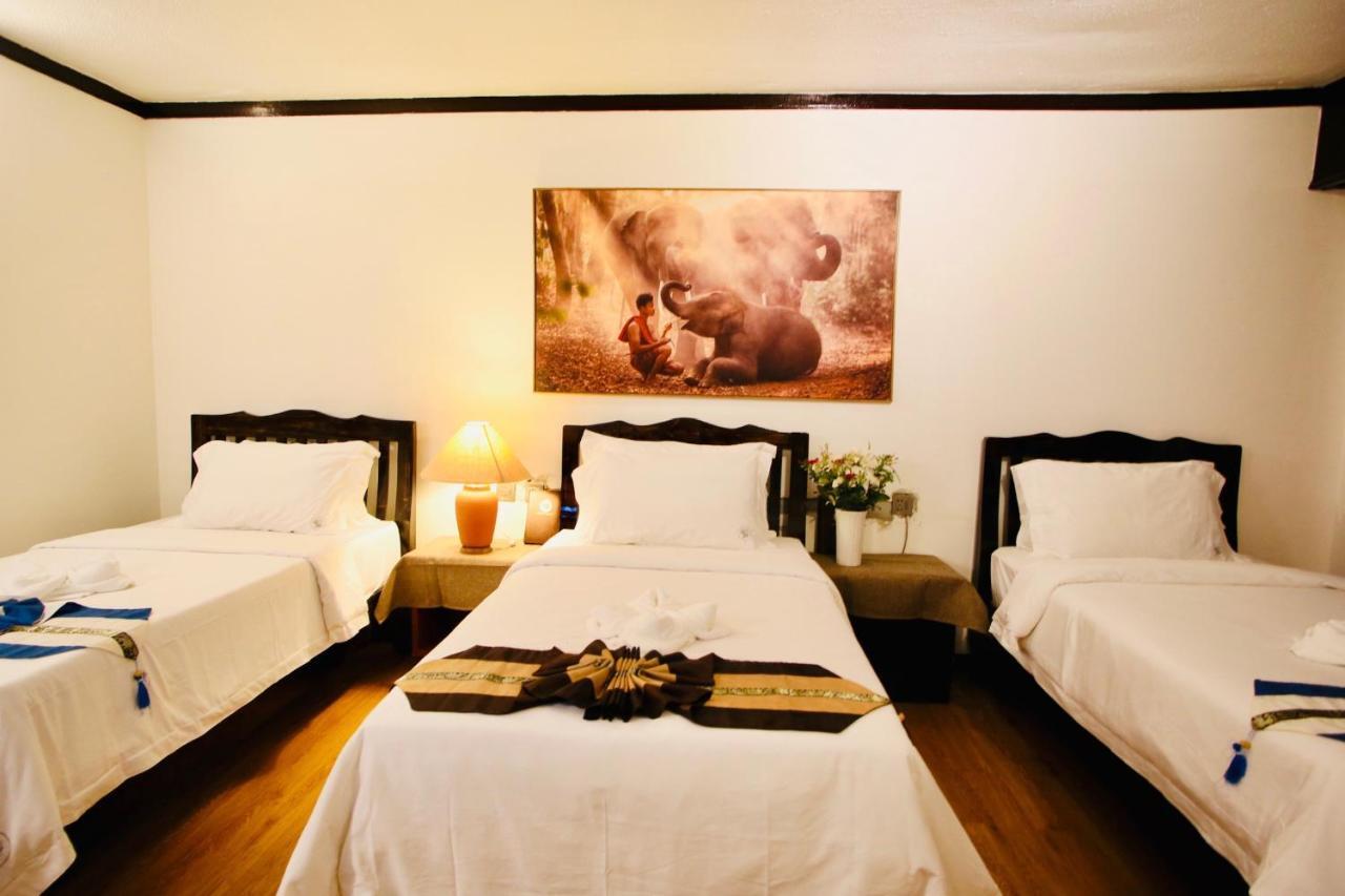 Thapaeplacehotel Чиангмай Экстерьер фото