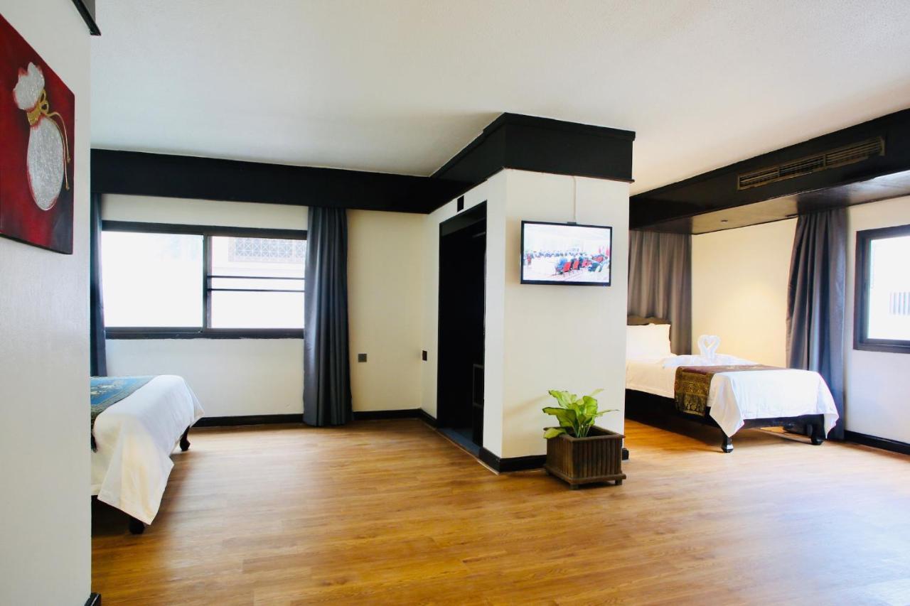 Thapaeplacehotel Чиангмай Экстерьер фото