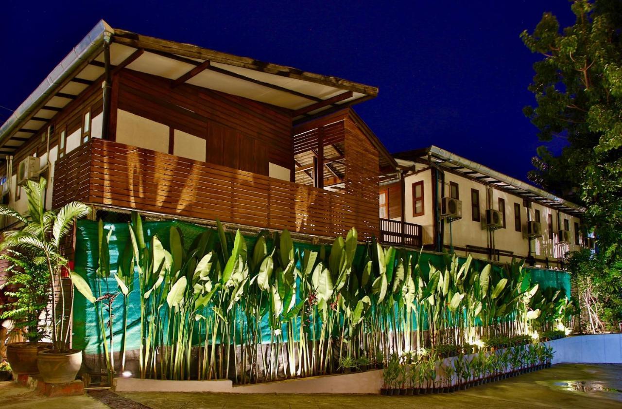 Thapaeplacehotel Чиангмай Экстерьер фото