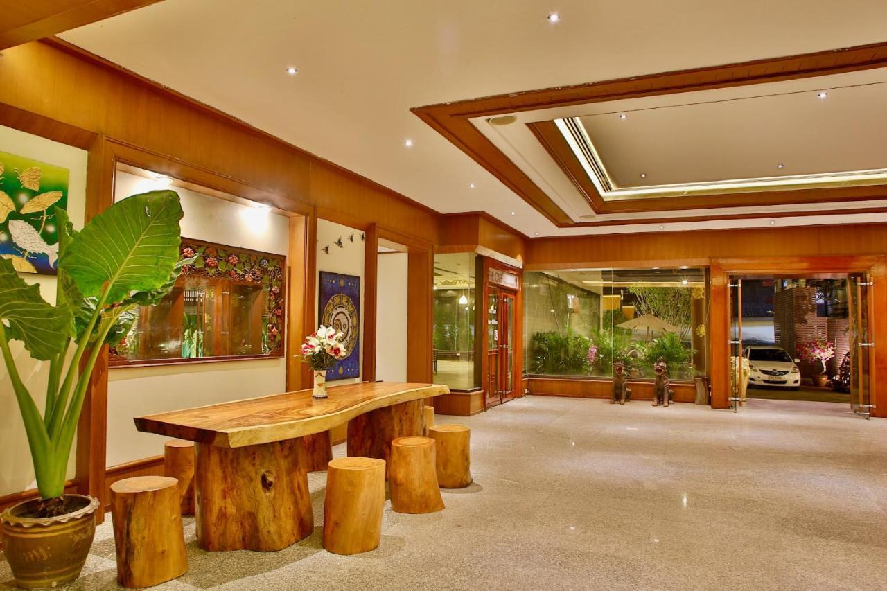 Thapaeplacehotel Чиангмай Экстерьер фото