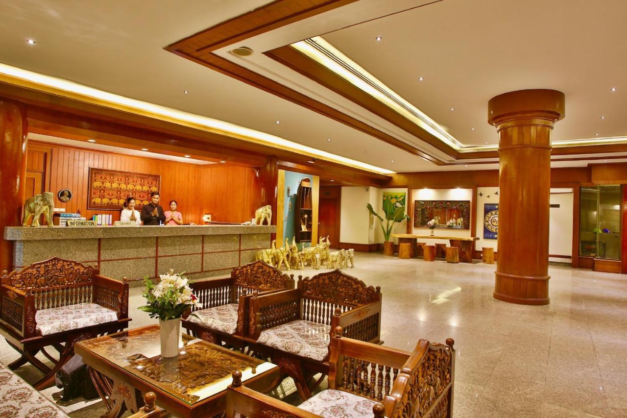 Thapaeplacehotel Чиангмай Экстерьер фото