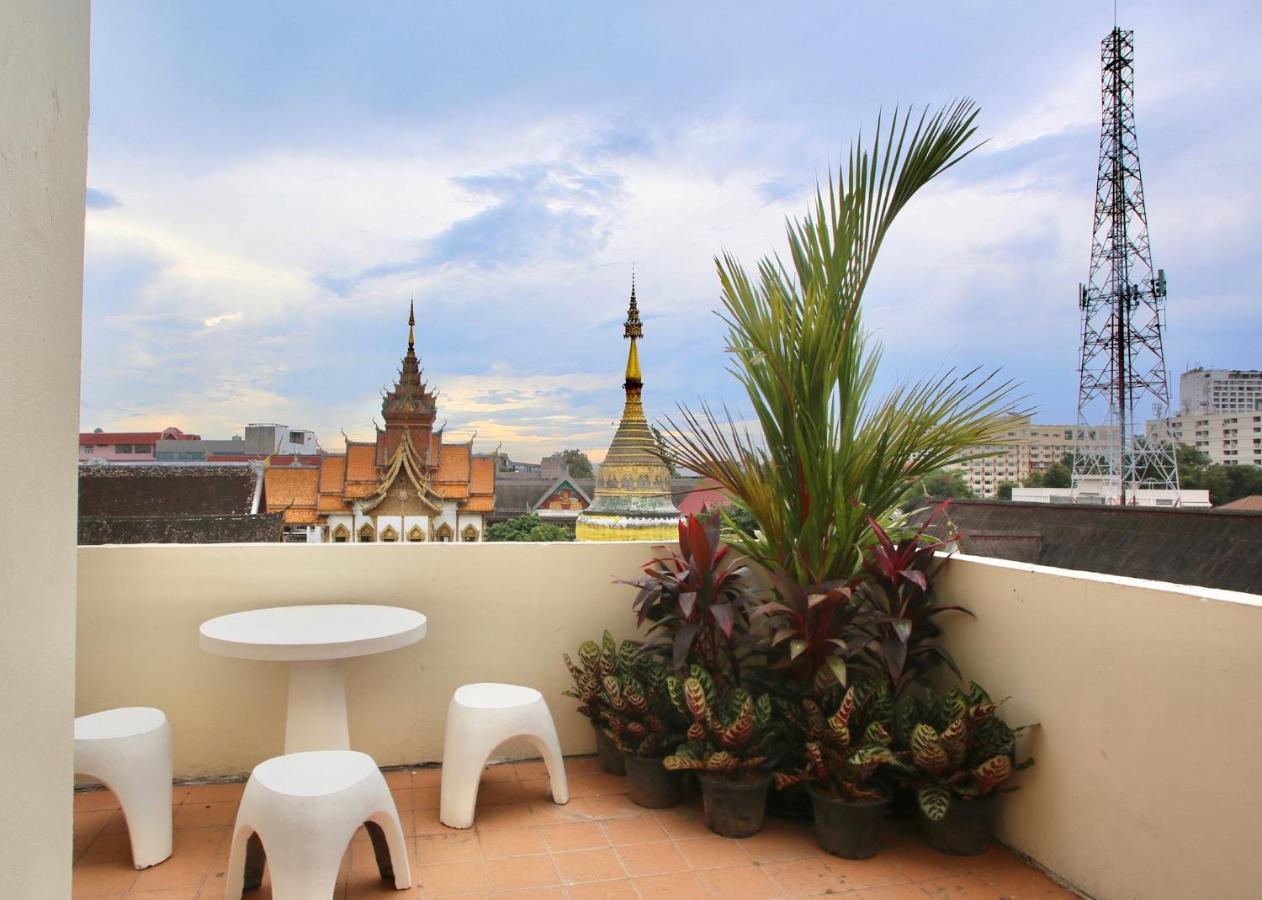 Thapaeplacehotel Чиангмай Экстерьер фото