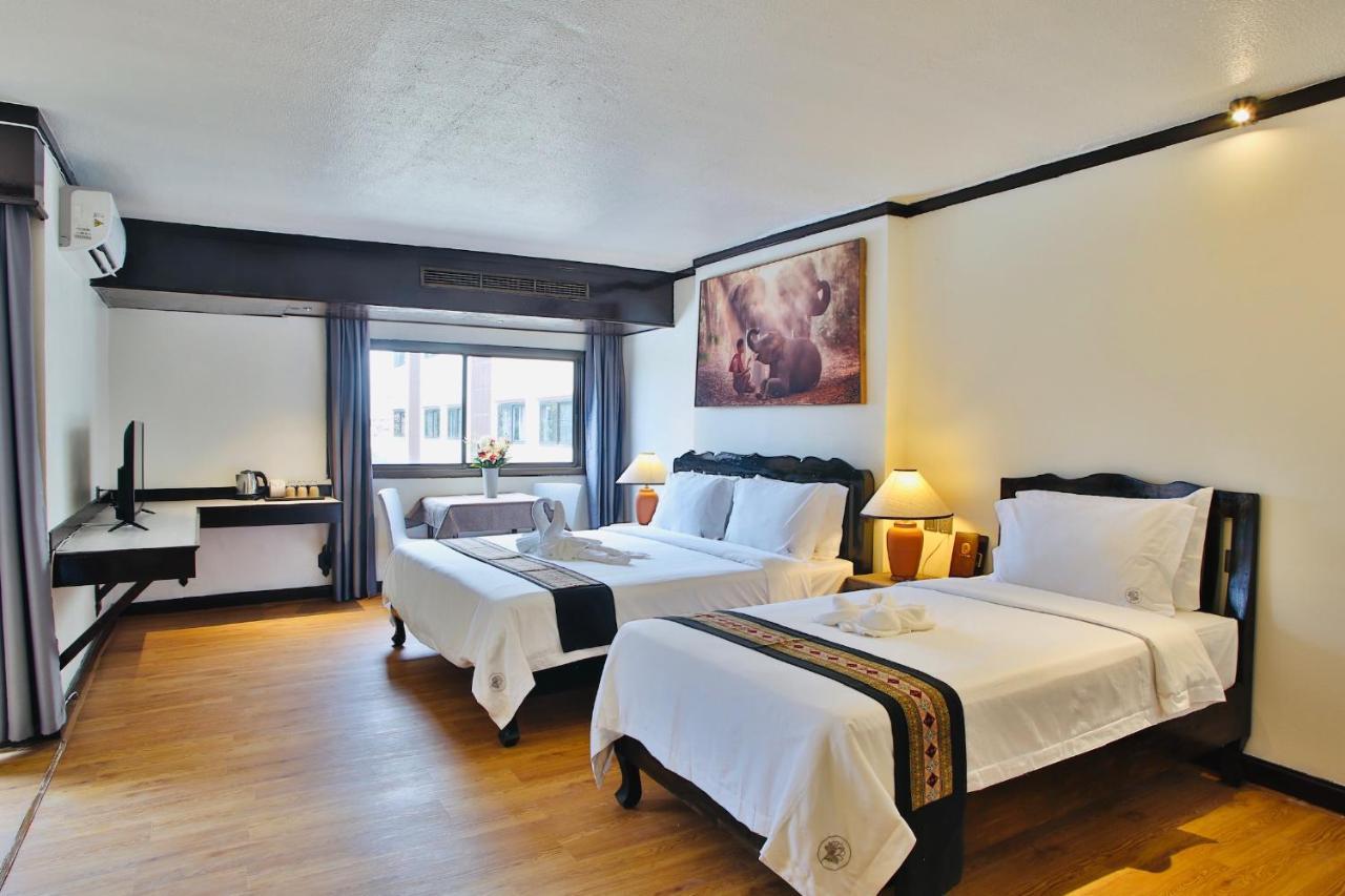 Thapaeplacehotel Чиангмай Экстерьер фото