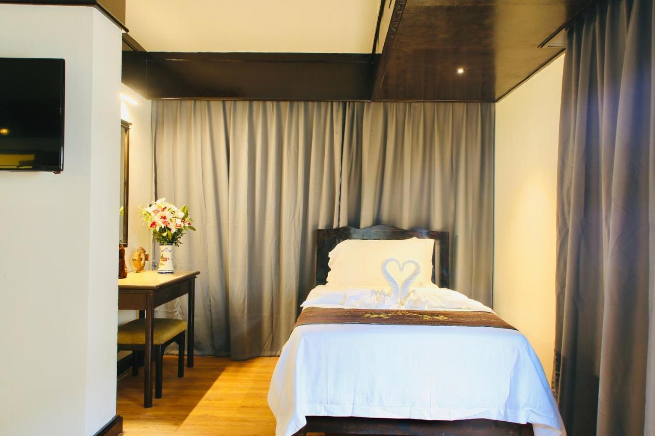 Thapaeplacehotel Чиангмай Экстерьер фото
